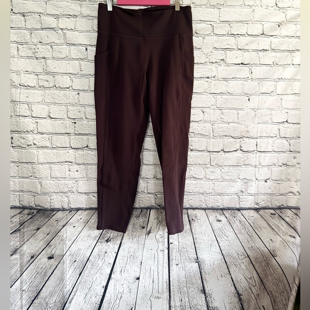 MARIKA. Purple leggings. Size L